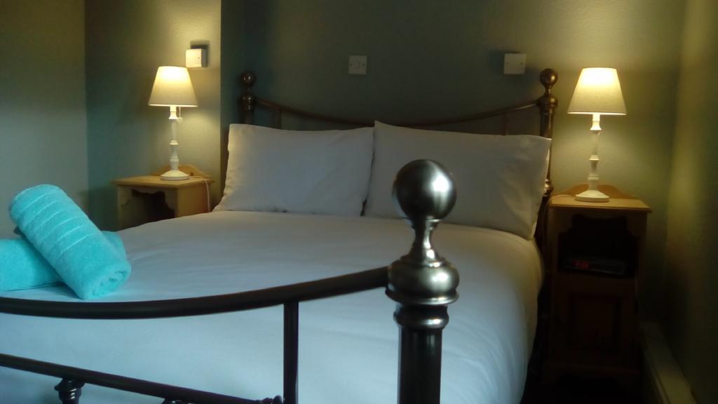 The Red Lion Inn Холмфирт Номер фото