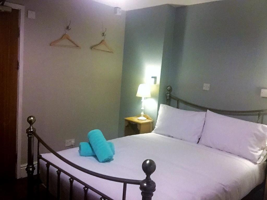The Red Lion Inn Холмфирт Экстерьер фото