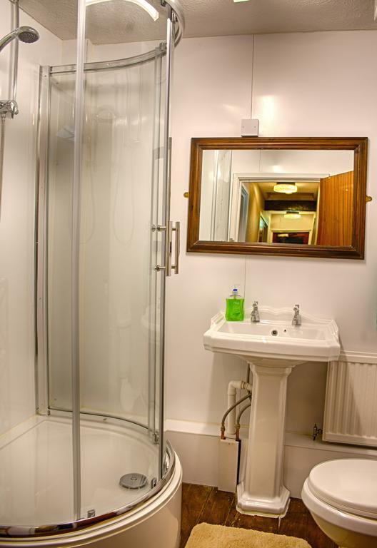 The Red Lion Inn Холмфирт Экстерьер фото