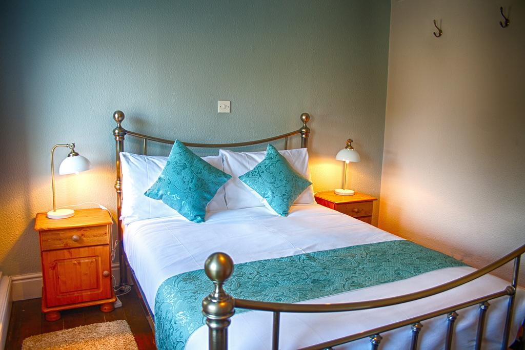 The Red Lion Inn Холмфирт Экстерьер фото