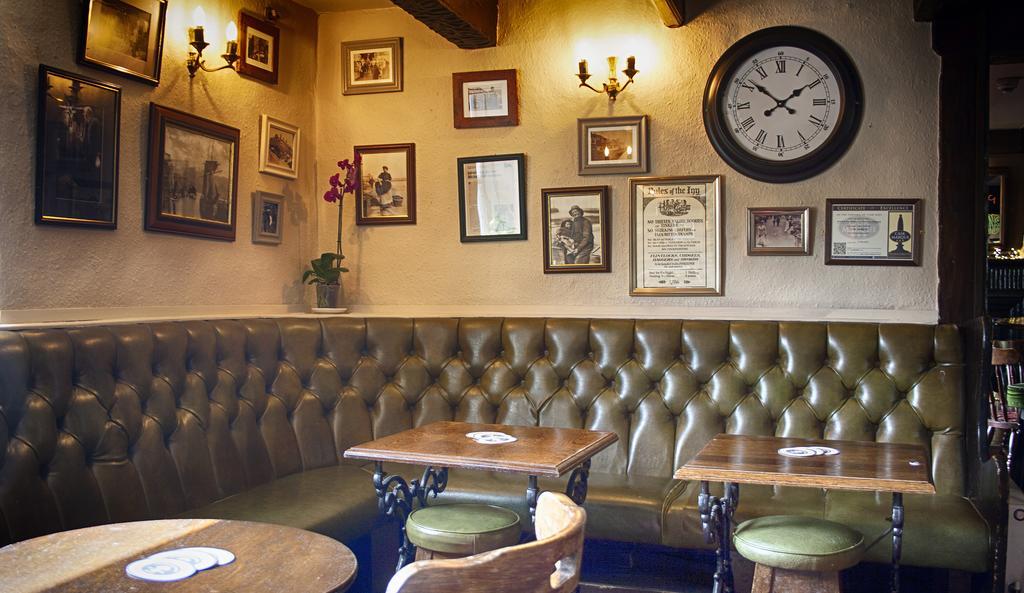 The Red Lion Inn Холмфирт Экстерьер фото