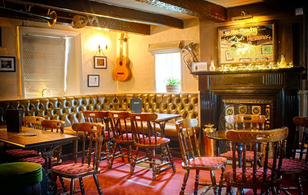 The Red Lion Inn Холмфирт Экстерьер фото