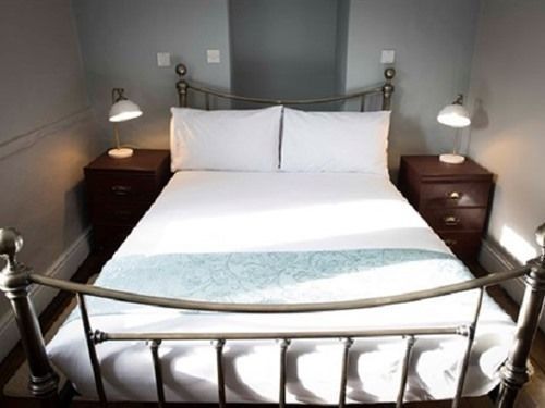 The Red Lion Inn Холмфирт Экстерьер фото